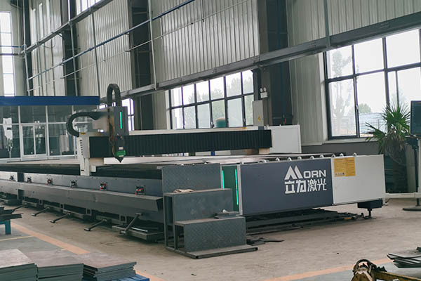 激光切割机 (2).jpg