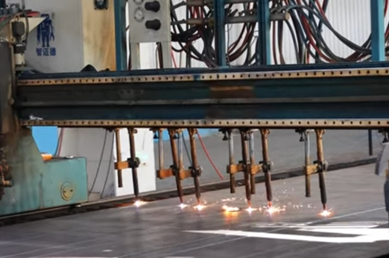 Comparison Between Flame Cutting Machines and Plasma Cutting Machines