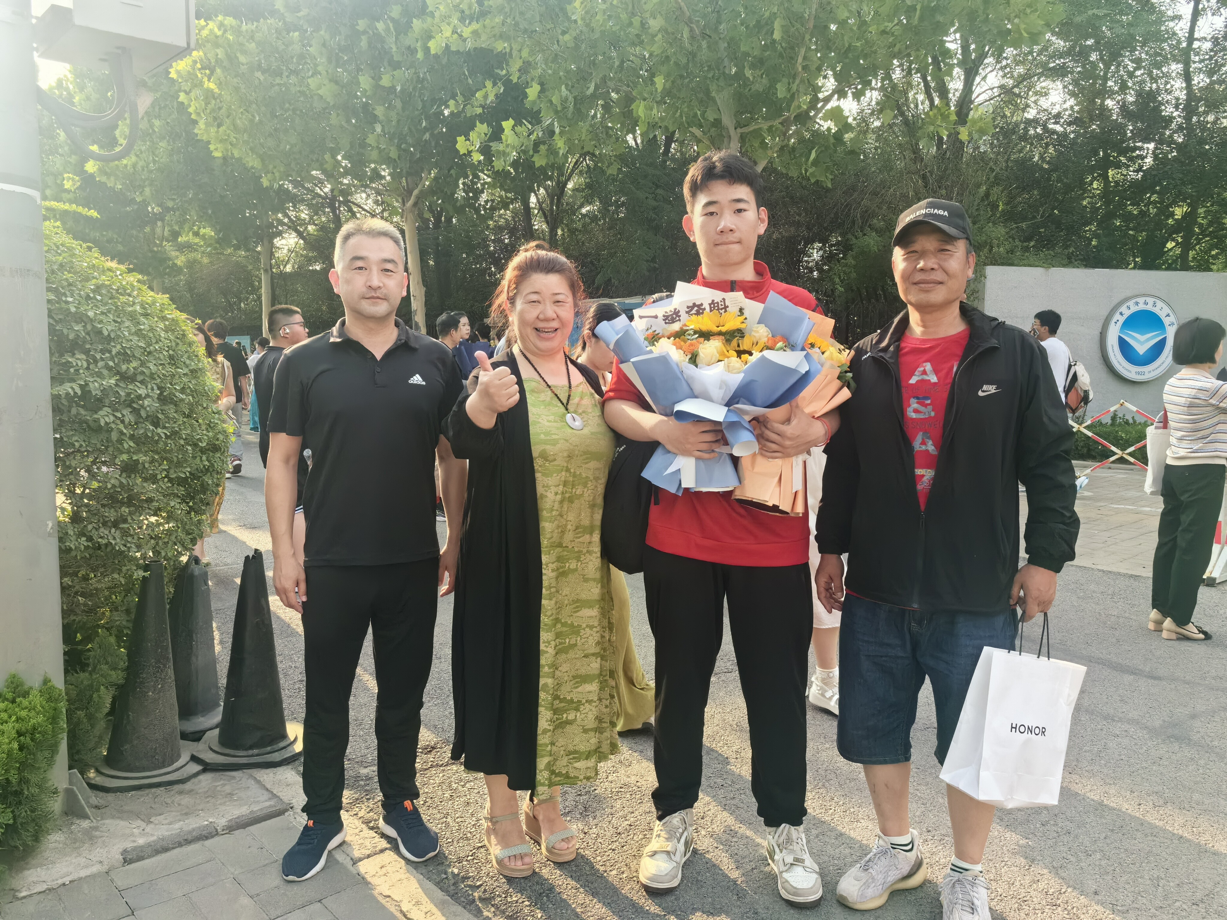 心系职工 深情慰问 | 小鸭资产运营公司开展为中高考职工子女送祝福活动