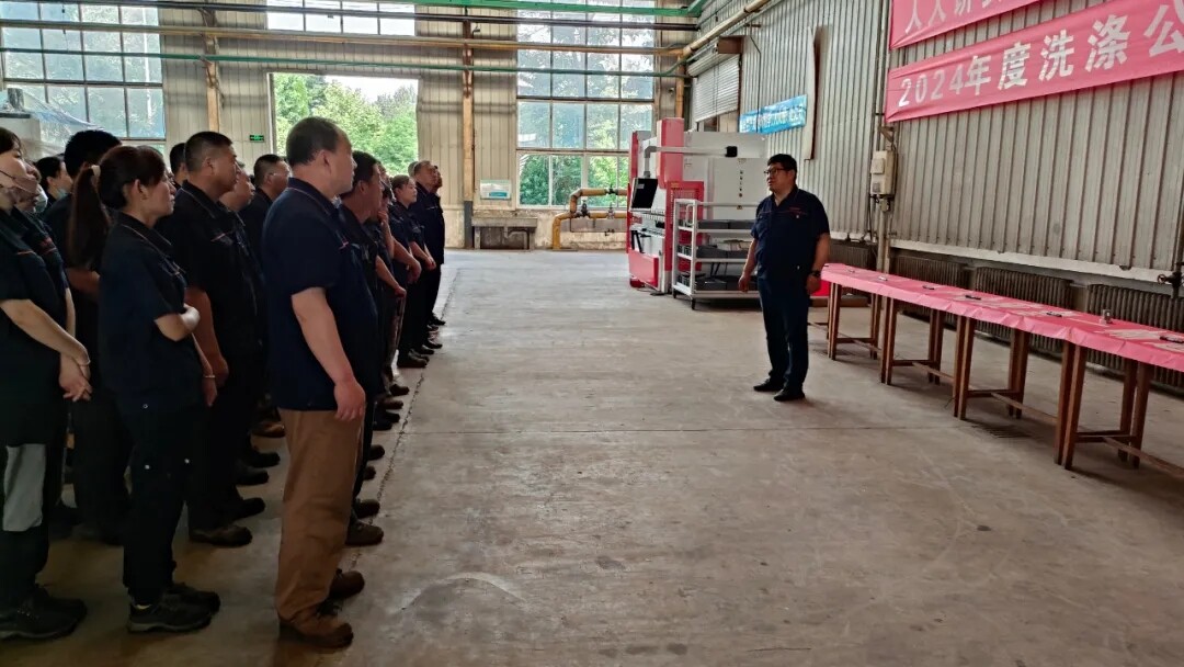 人人讲安全 个个会应急—畅通生命通道——小鸭洗涤机械公司举行2024年度安全月启动仪式