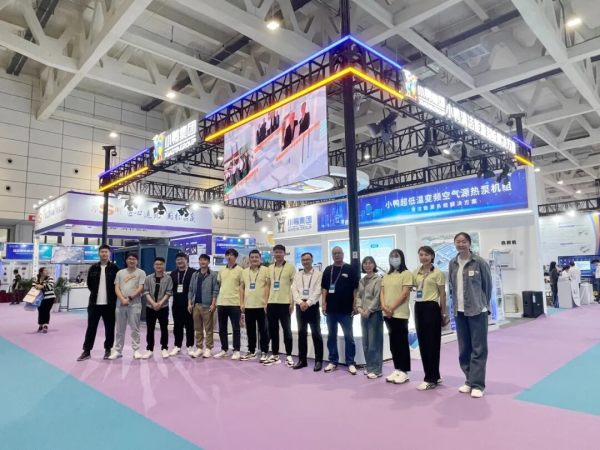 山东国际供热展小鸭小家电展厅实况