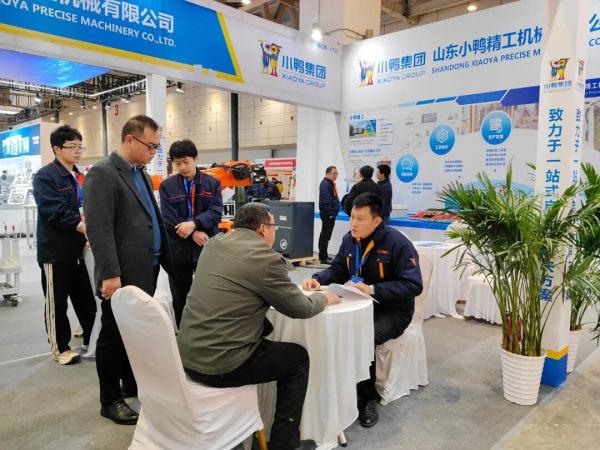 上海AWE上亮出智能产品，小鸭大力拓展银发产业，新质生产力正助力小鸭腾飞