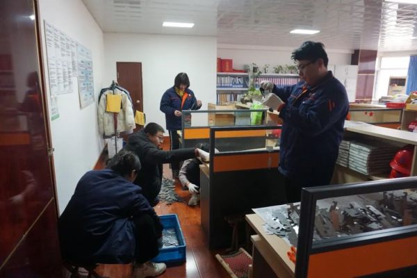 一线帮工助生产 不忘初心显担当 | 小鸭精工组织党员干部助力一线生产