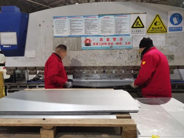 党员干部沉一线 党建引领备生产 | 小鸭冷链组织党员干部到生产一线现场帮扶