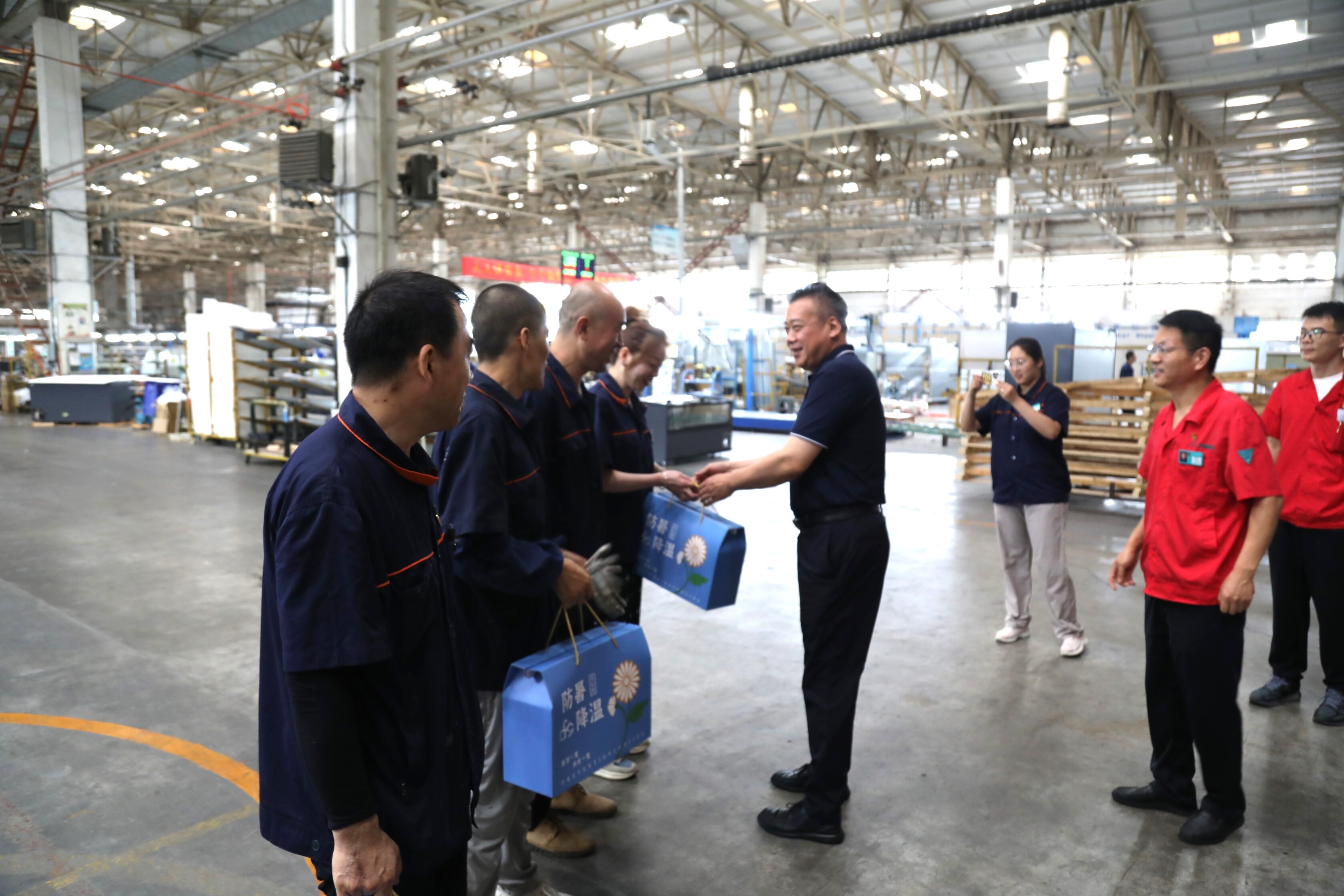 工会送清凉·防暑保安康 | 小鸭控股集团开展“夏送清凉”活动