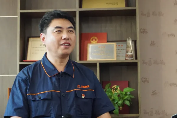 从平凡到卓越 | 小鸭精工组织学习济南劳模工匠赵炳晓事迹