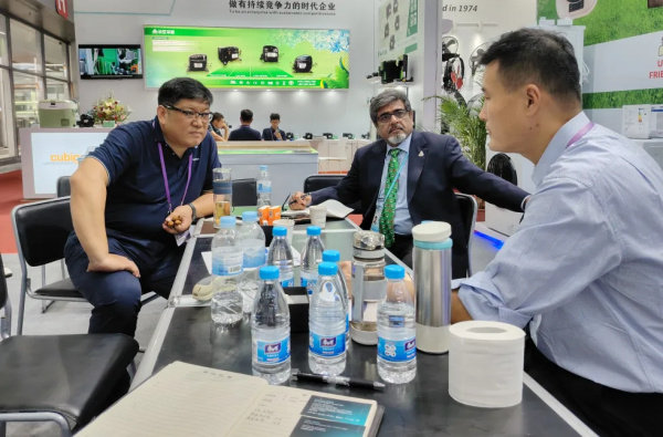 多元化产品满足全球需求 | 小鸭家电公司广交会上“秀”实力