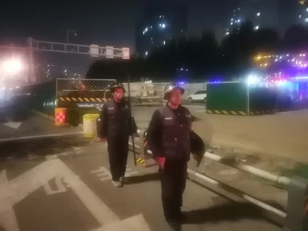 全力守护校园 共筑安全防线 | 济南泺安物业公司积极组织开展护学及周边巡逻