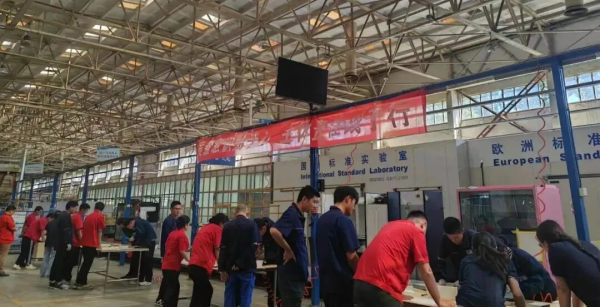 质量铸就未来，打胶工艺争锋 | 小鸭冷链公司举办质量月打胶技能大比拼