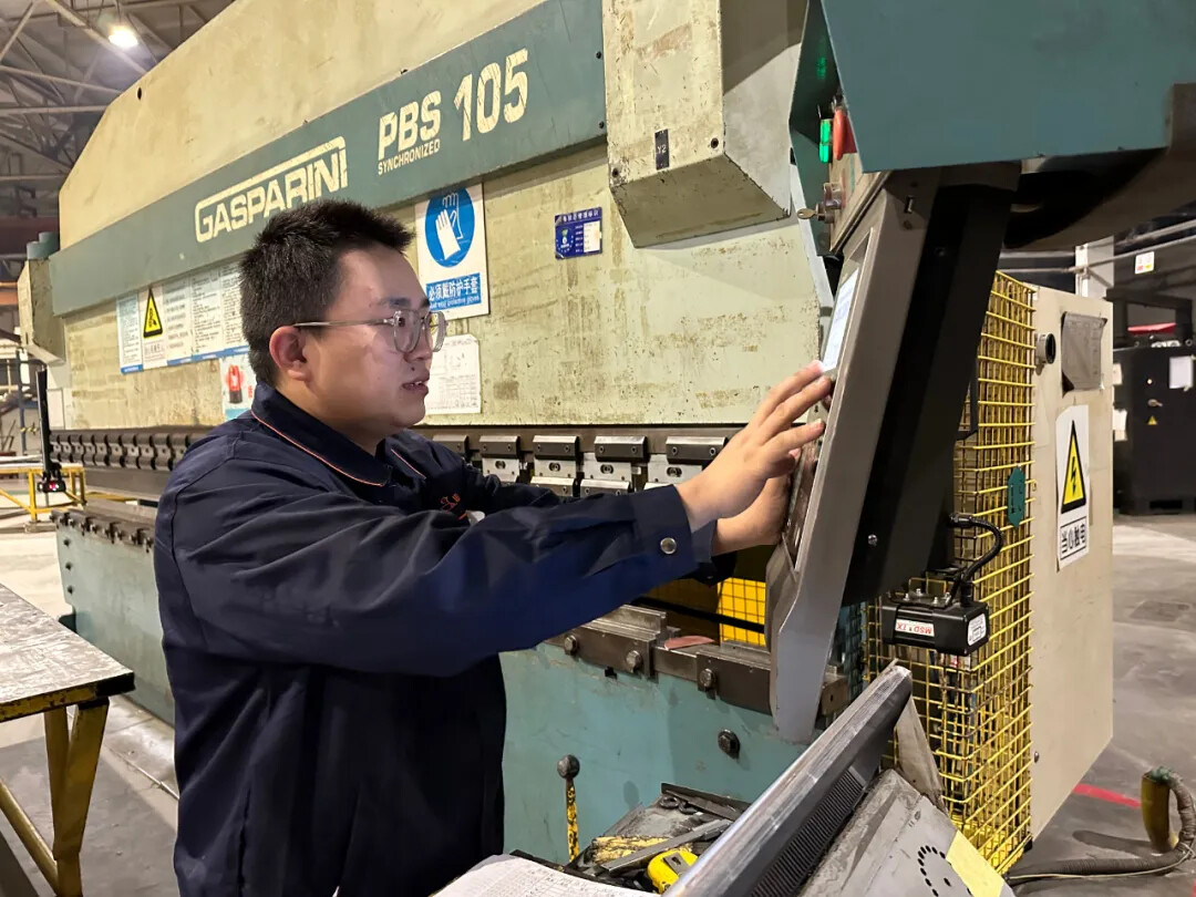 精益求精，匠心独运 | 小鸭冷链公司开展质量月钣金折弯大比拼活动