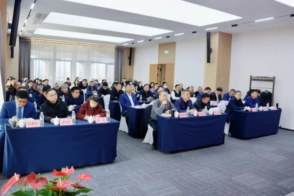 小鸭家电公司召开2025年度经营计划工作会议