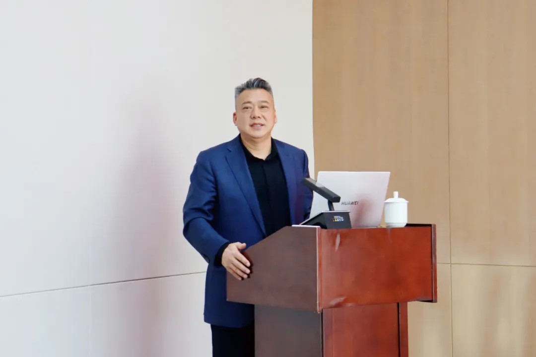 1738982178746679135239815168.jpg 图片