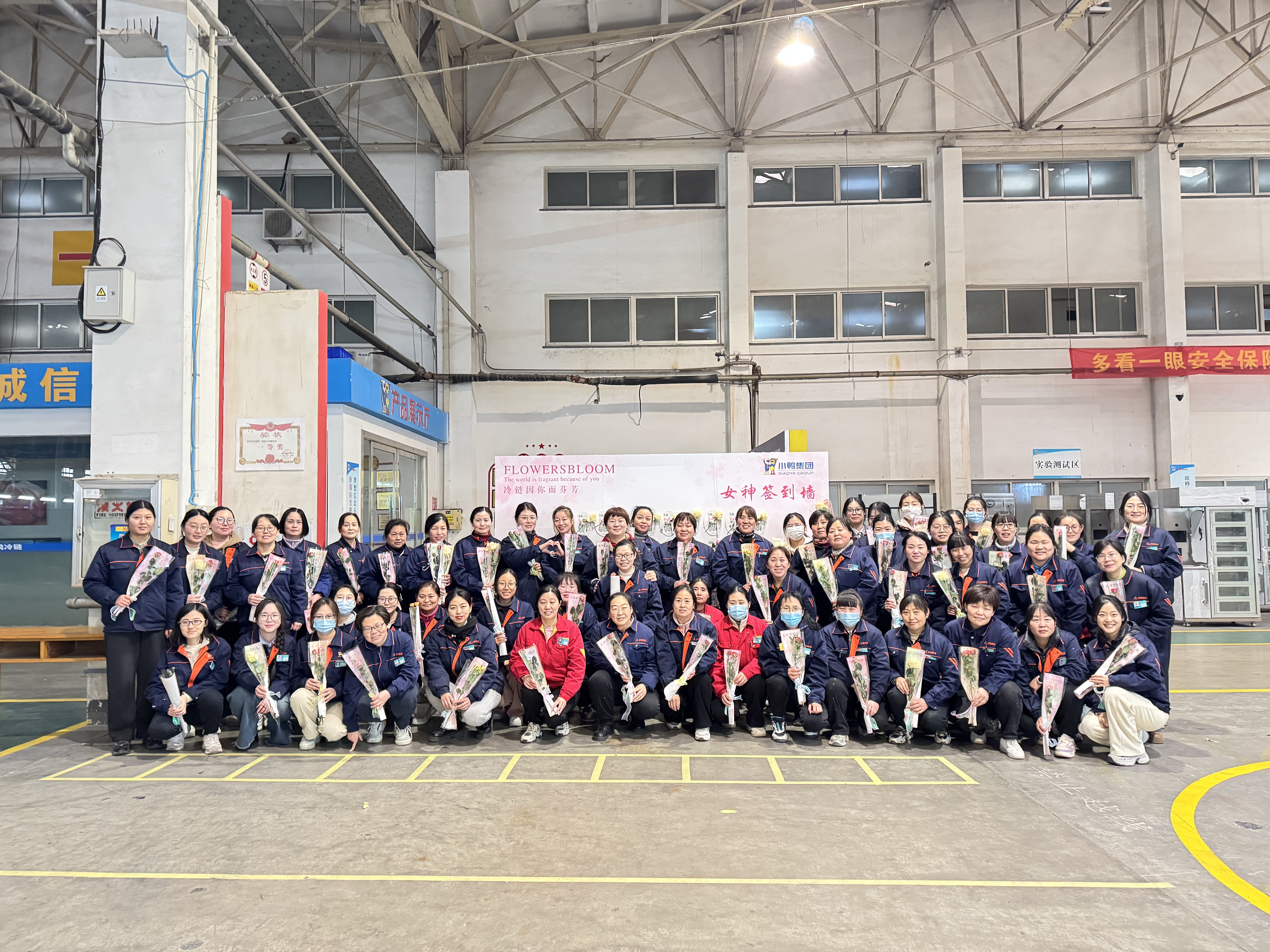 致敬女神，鲜花映笑靥，共绘新篇章 | 小鸭冷链公司组织开展“三八”国际劳动妇女节系列主题活动