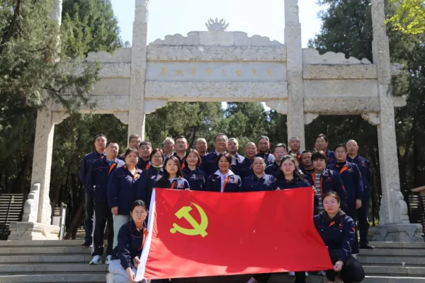 泺安物业公司组织开展“缅怀革命先烈，传承红色基因”主题党日活动