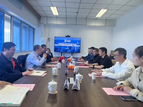 山东电子职业技术学院​物联网与智能控制学院领导莅临小鸭参观交流