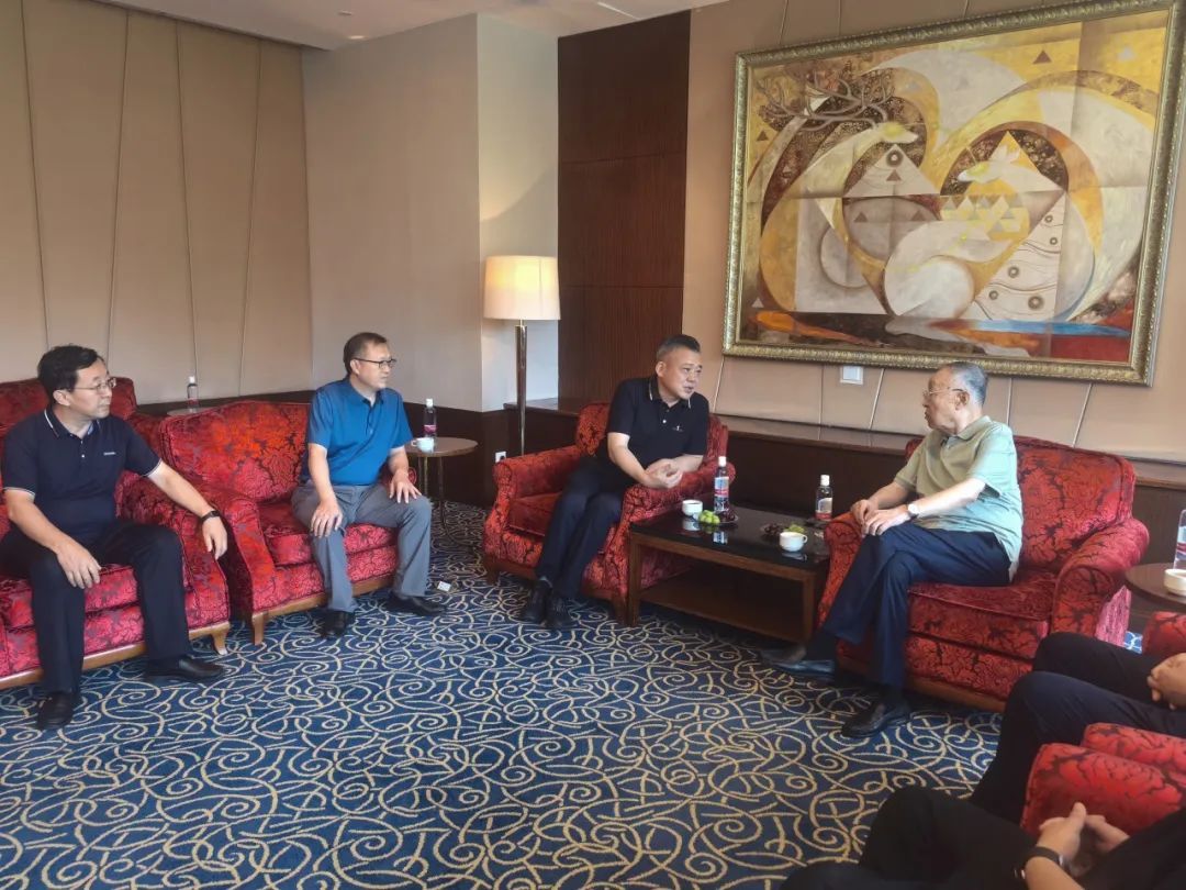 1753511010807617471951523840.jpg 图片