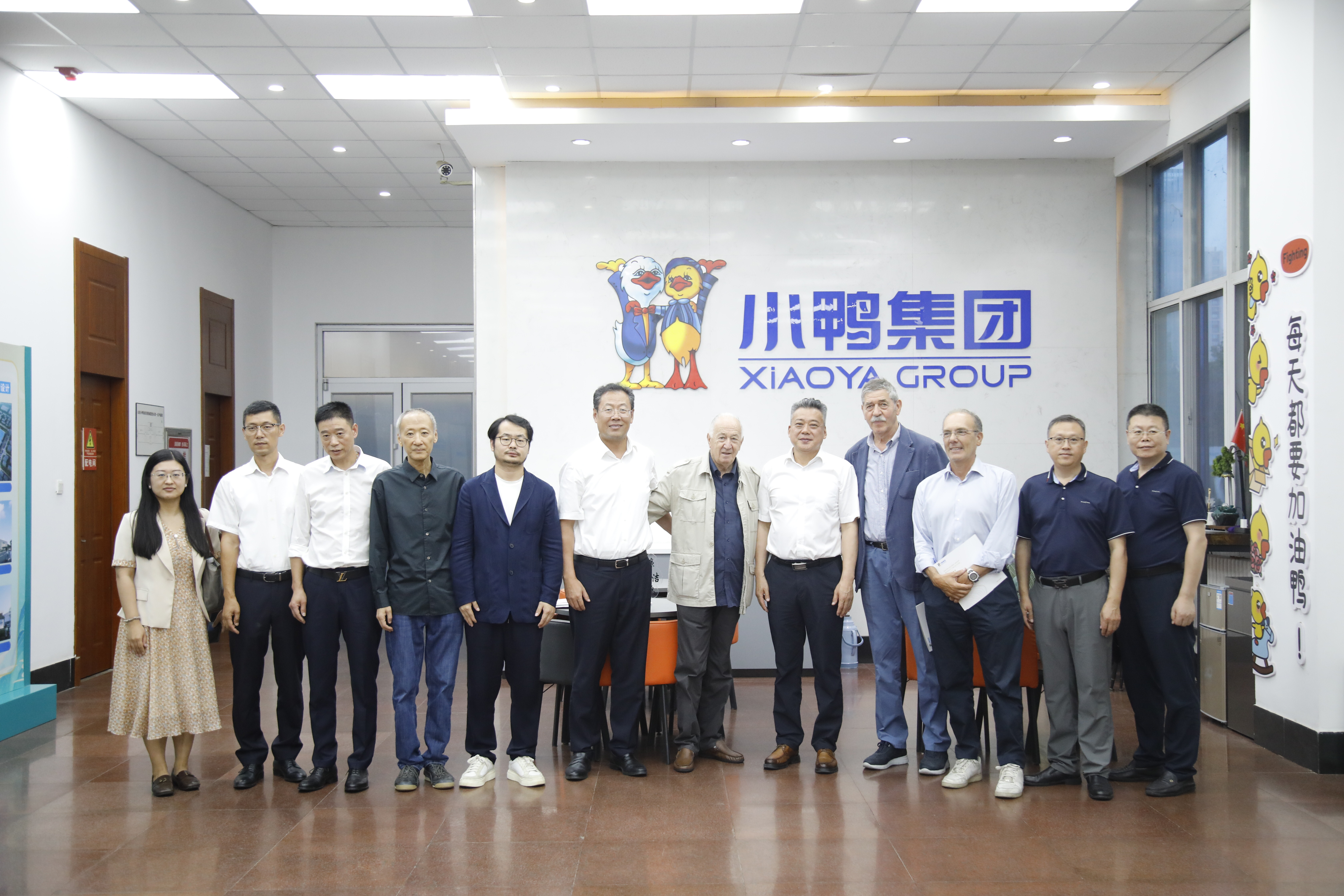 意大利伦巴第大区议会代表团一行莅临小鸭参观交流