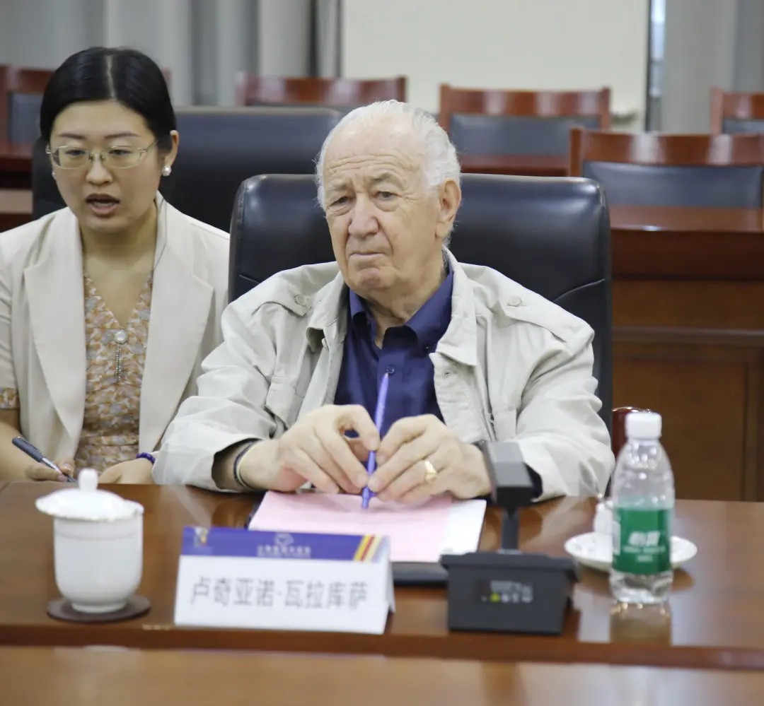 1753750383808621475405864960.jpg 图片