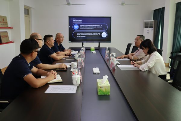 共话高质量发展丨济南市国资委领导一行莅临小鸭洗涤机械公司调研指导