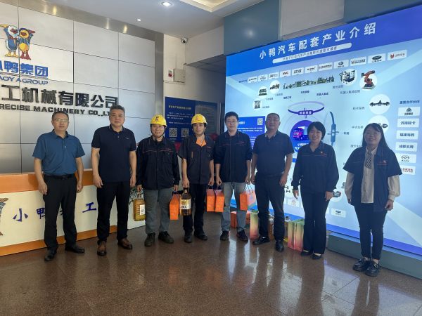 情暖中秋 心系职工——小鸭控股集团开展2025年中秋走访慰问活动