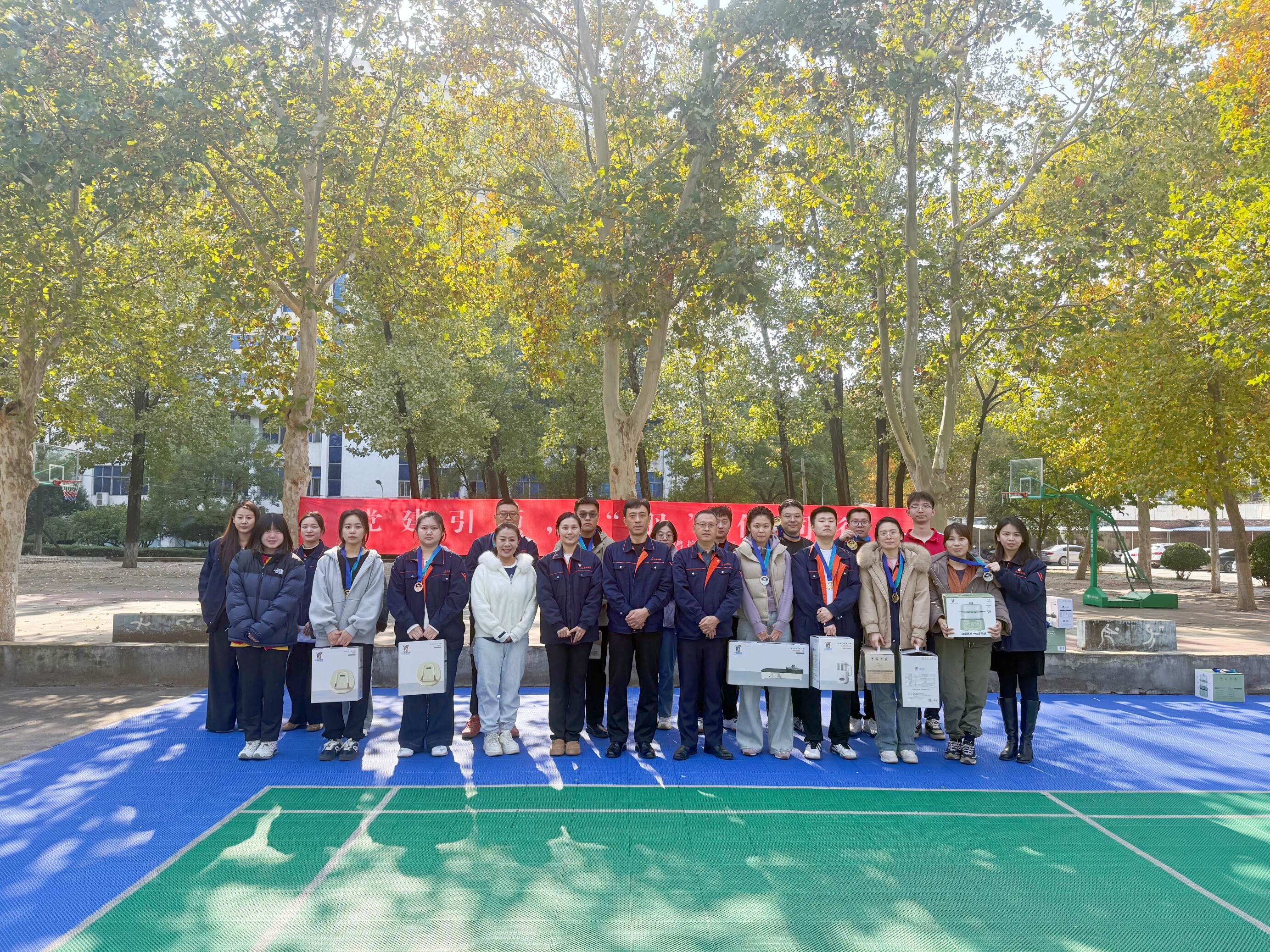 党建引领・“羽”你同行——小鸭控股集团举办2025年度职工羽毛球比赛