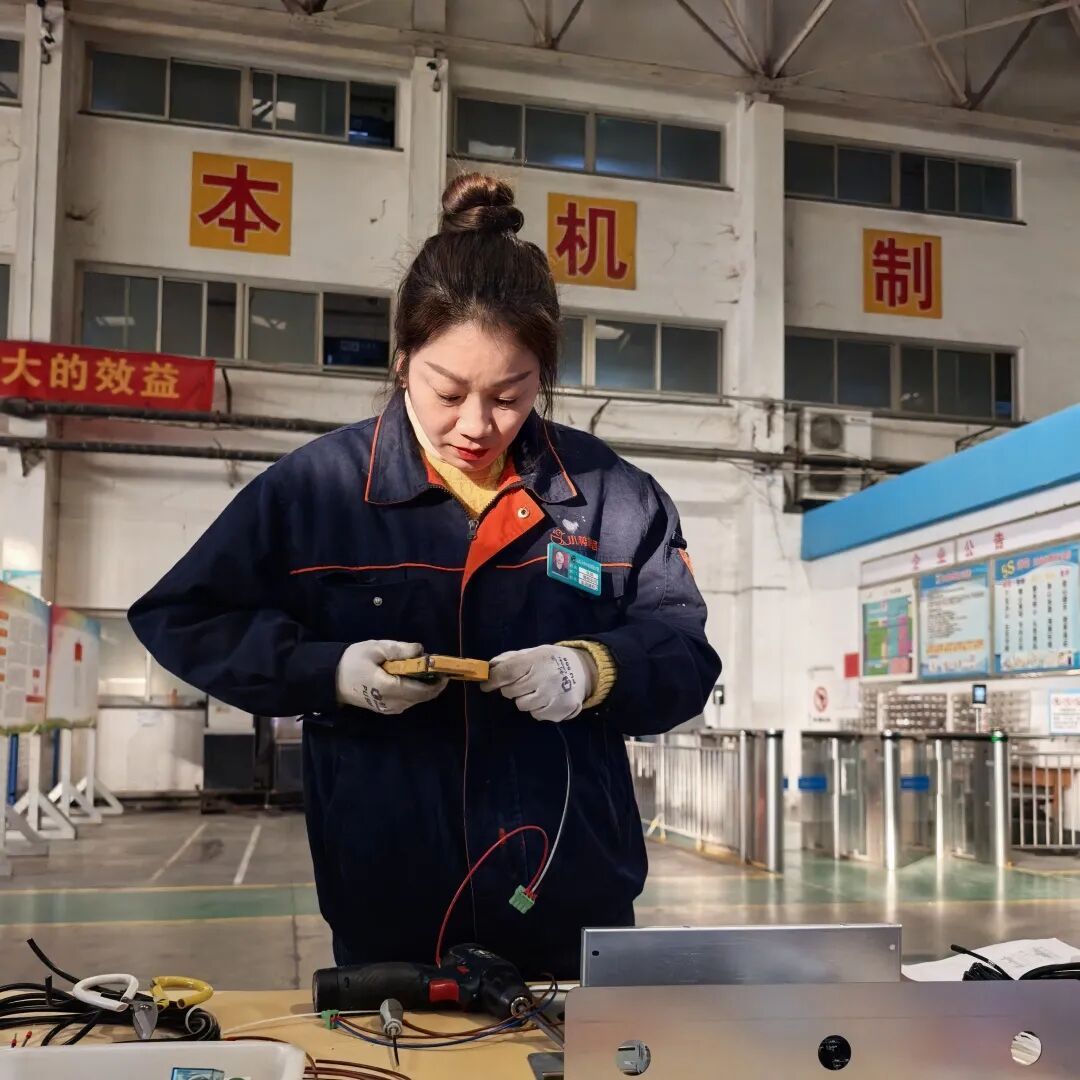 1765155783856459190844121088.jpg 图片