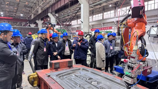 共话智造未来丨百余位行业同仁走进小鸭精工