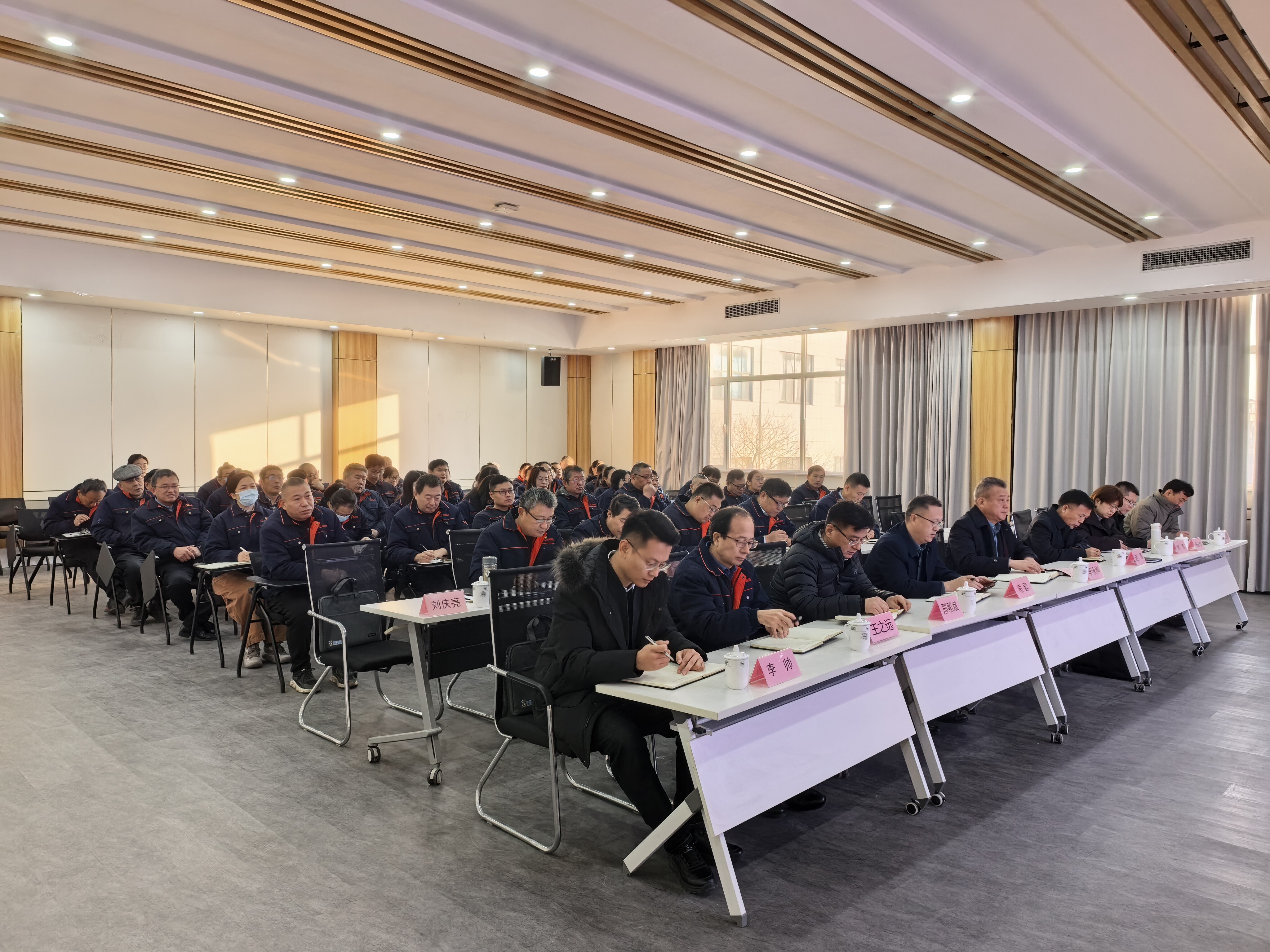 内外发力 立新增效丨小鸭家电公司召开2026年度经营计划工作会议