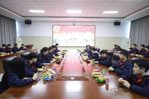 围坐新春 共话成长——小鸭控股集团举办青年职工迎春座谈会