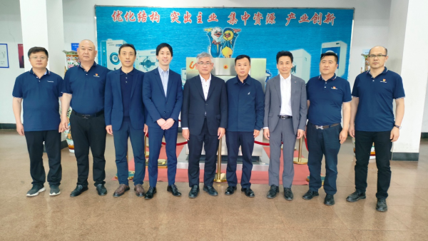 深化中日经贸交流 共拓产业合作新局丨日本驻青岛总领事馆总领事一行莅临小鸭洗涤公司参观访问