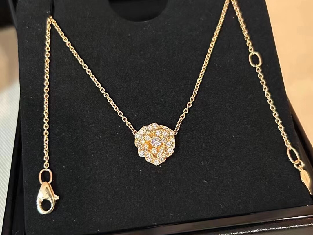 PIAGET伯爵Piaget Rose玫瑰系列钻石项链