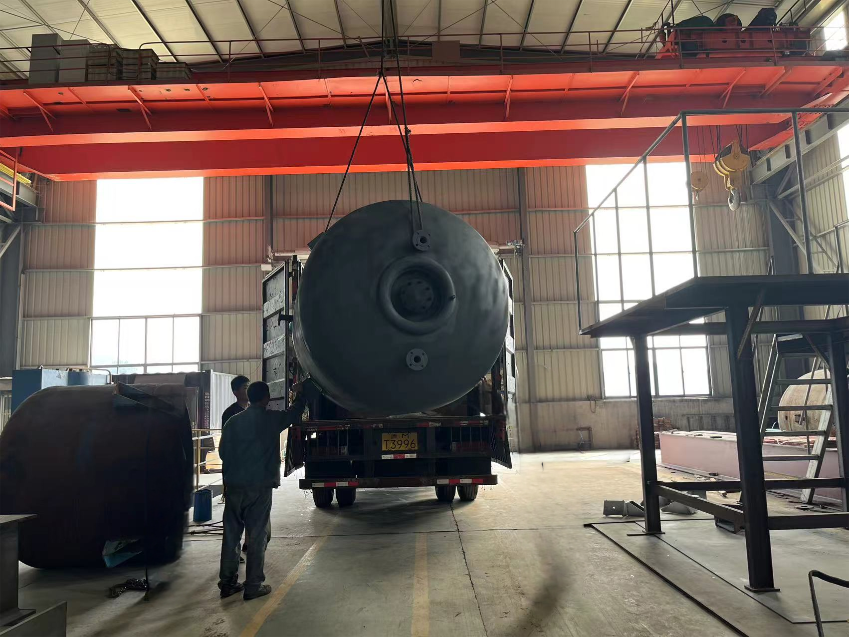 客户预定搪玻璃反应釜发货