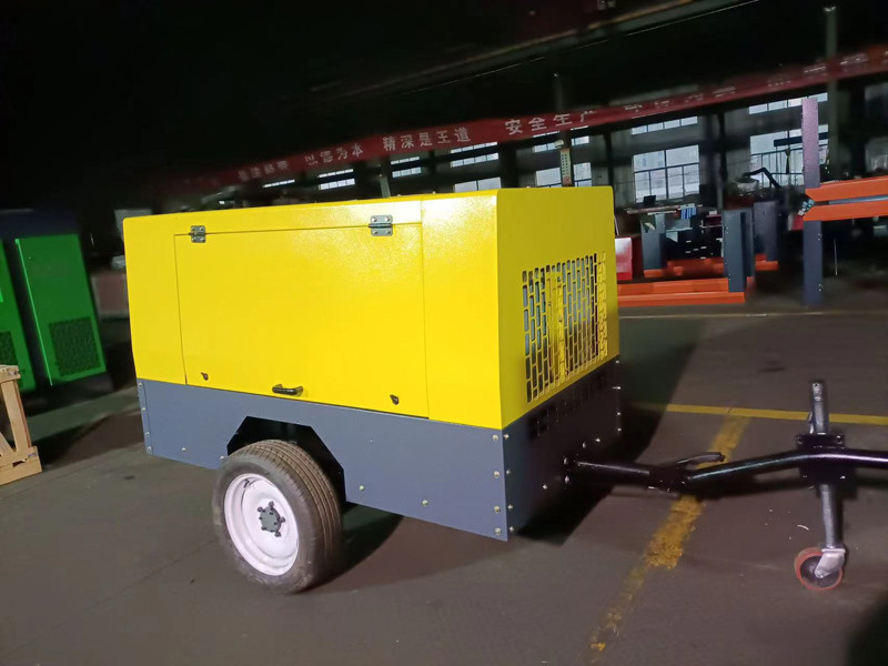 螺杆式空压机.jpg 螺杆式空压机.jpg