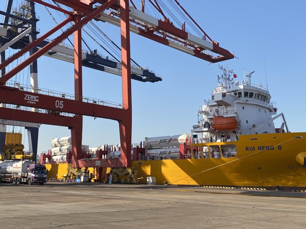 Shandong Yantai Longkou Maritime Affairs Office fully guarantees LNG transportation for liner "Ruineng 8" Shandong Yantai Longkou Maritime Affairs Office fully guarantees LNG transportation for liner "Ruineng 8"