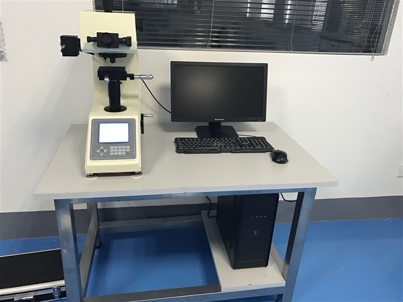 在数显维氏硬度计时需要注意的一些关键事项