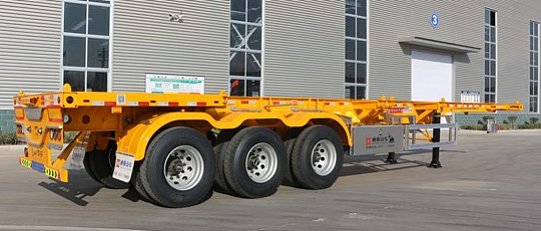 First container transport semi-trailer fools off the production line