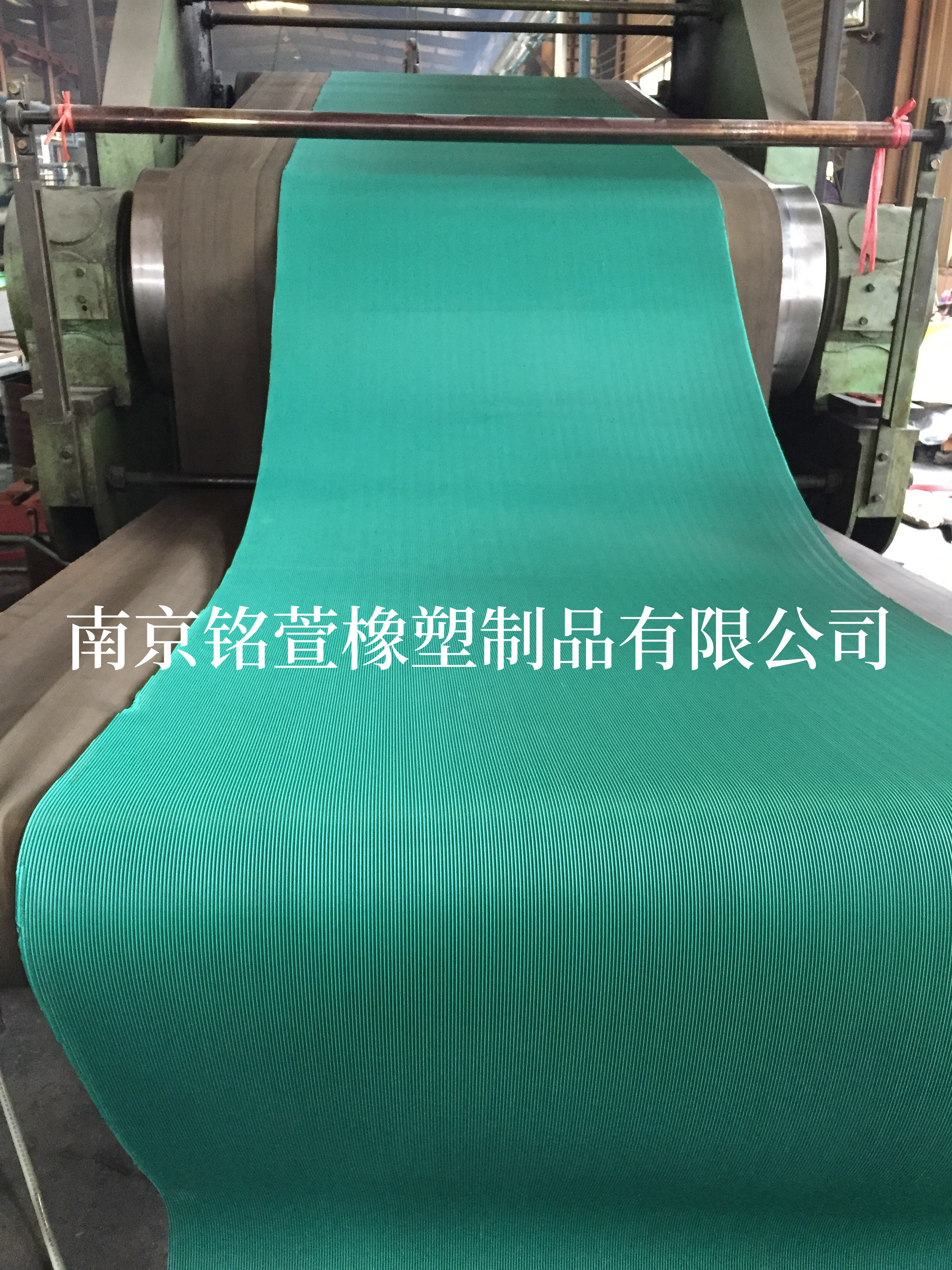 绿色细条纹橡胶板