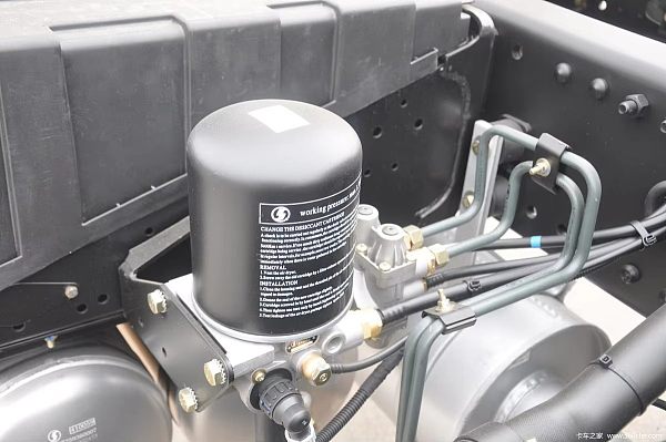 Shacman Tractor Truck (6)