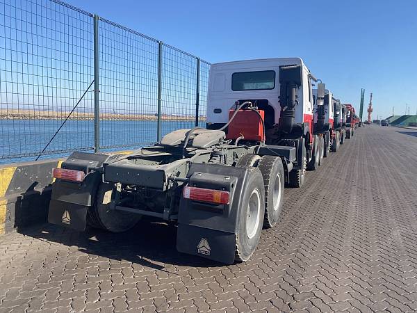 Shacman Tractor Truck (4)