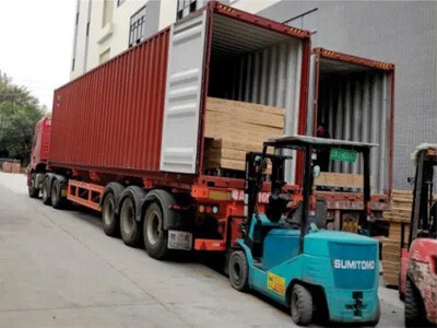 集装箱在车间外配货