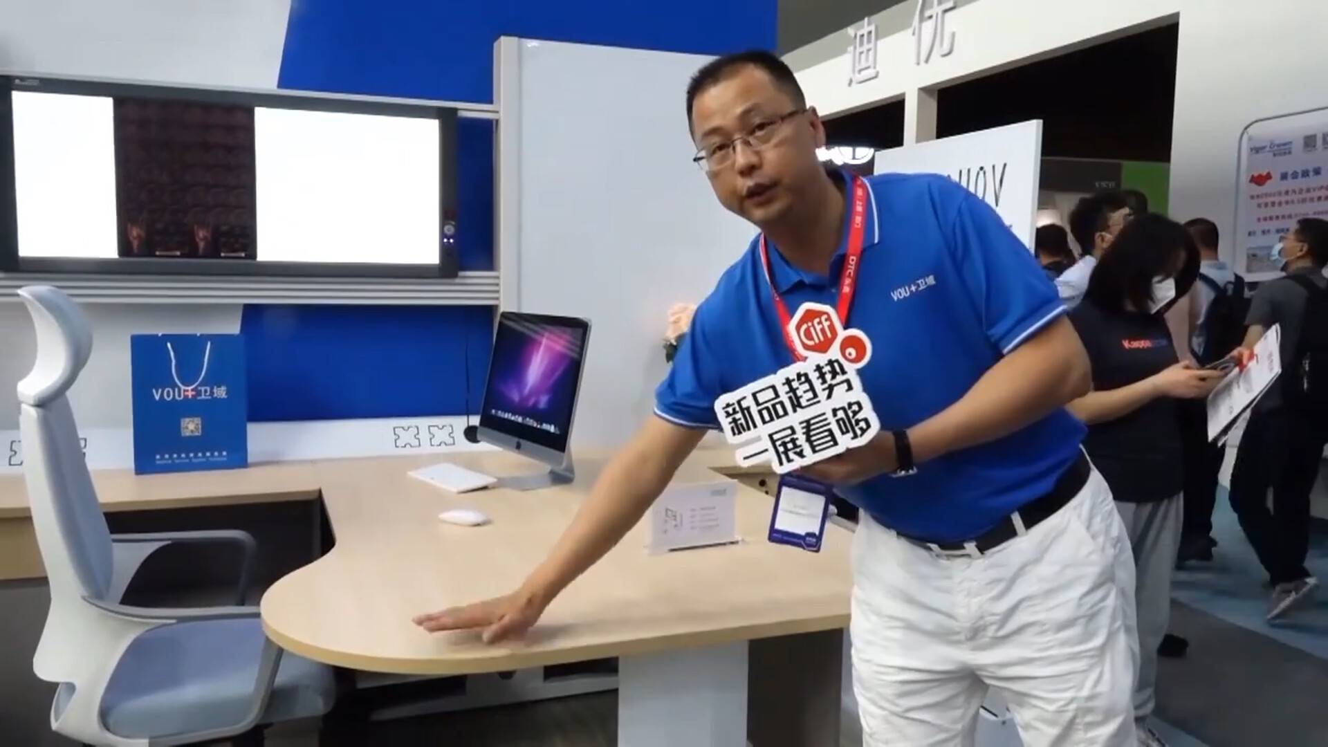 华燊家具罗教授 带你看展专家诊桌医疗家具介绍