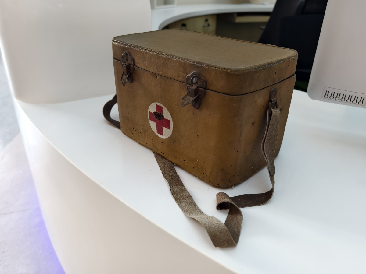 老式赤脚医生医药箱赤脚医生用的药箱子 老式赤脚医生医药箱赤脚医生用的药箱子