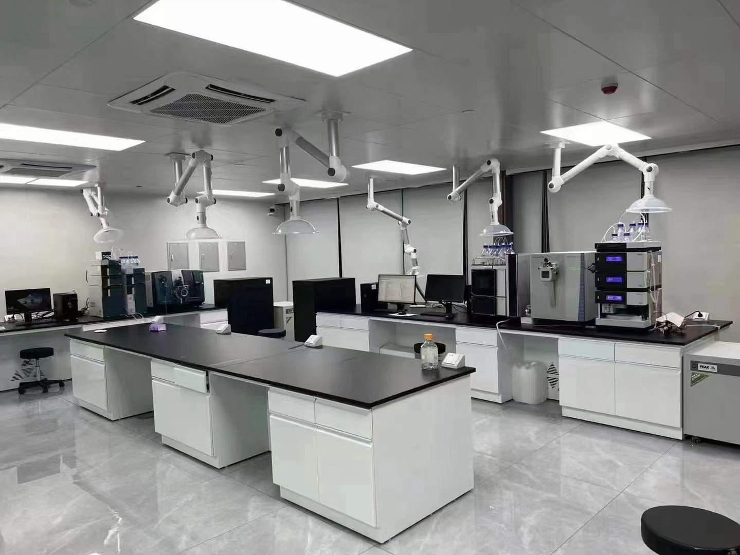 实验台厂家：定制专属医院实验室的优质实验台