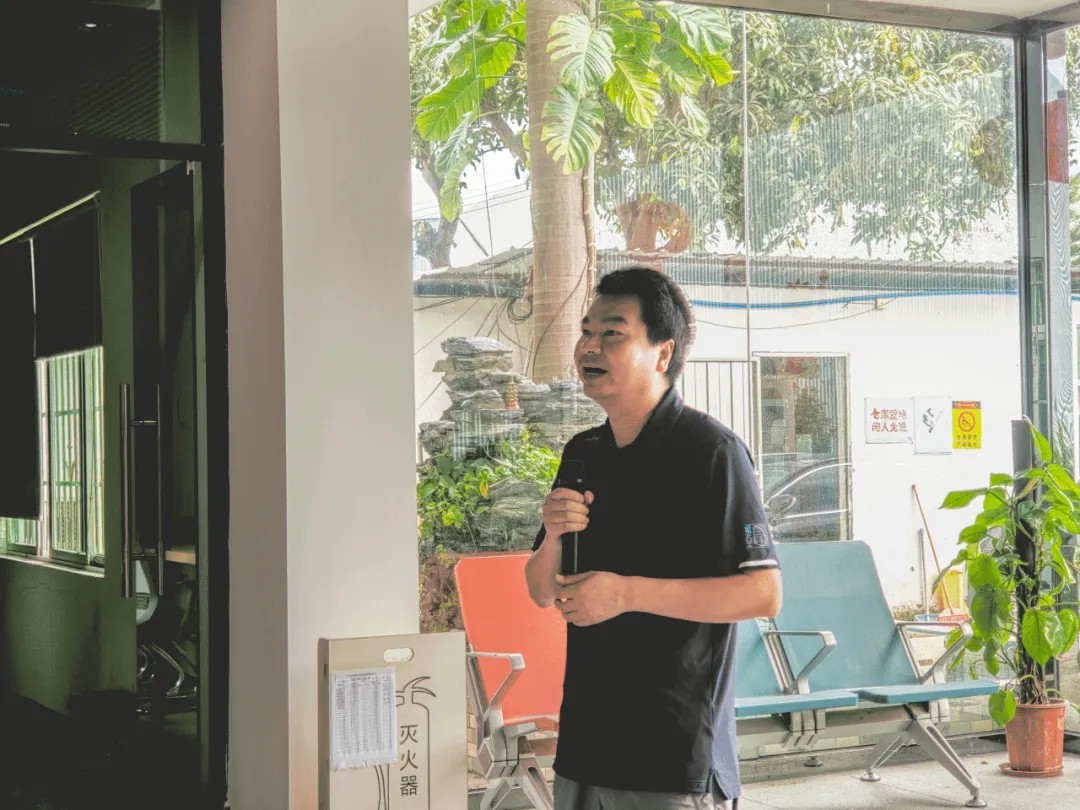 校企业合作之医院家具生产工厂与顺德职业技术学院设计学院干珑院长在致辞 校企业合作之医院家具生产工厂与顺德职业技术学院设计学院干珑院长在致辞