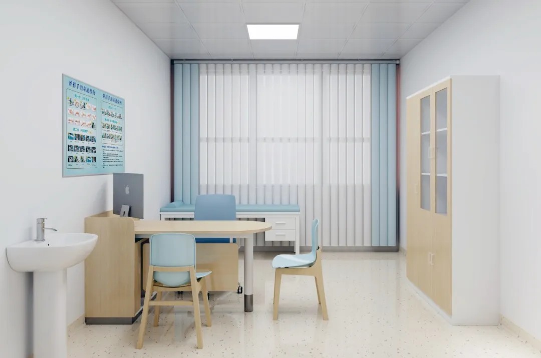 全科诊室注重为患者营造舒适的就诊环境。配备可调节的诊疗床，满足患者需求，提升舒适度；医生办公桌椅采用人体工程学设计，