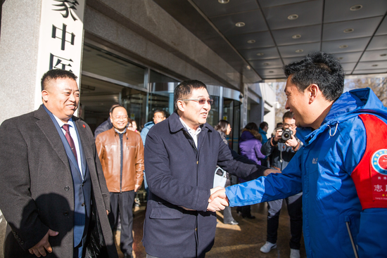 钢丝善行团“爱心万里行”返京