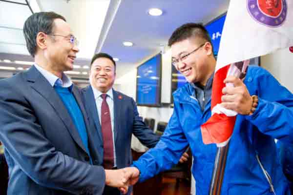 钢丝善行团“爱心万里行”返京