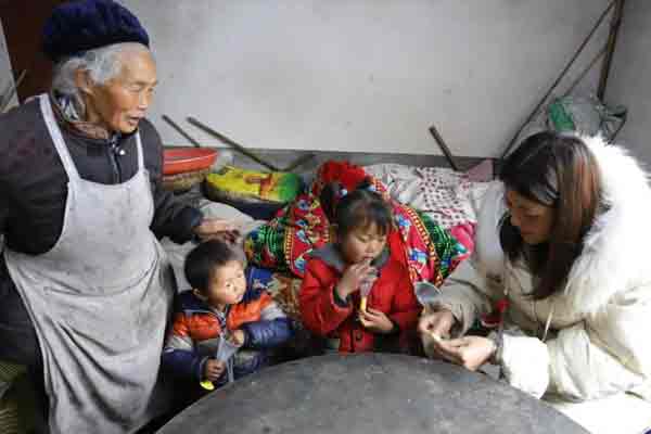 爱佑未来慈善基金会携手众星照亮困境儿童未来