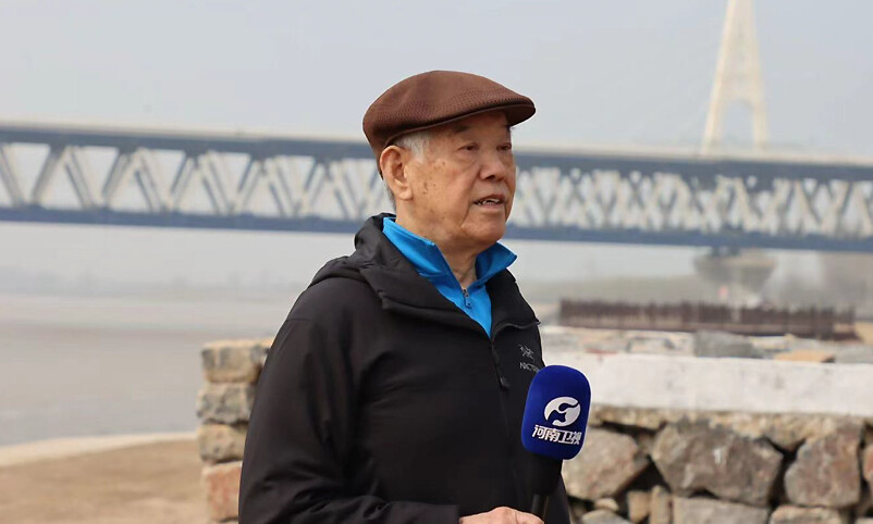 著名黄河治理专家、黄委会水利委员会原主任陈先德接受记者采访
