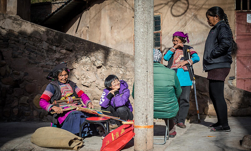 秦国英：要着力释放贫困地区妇女的市场竞争潜力